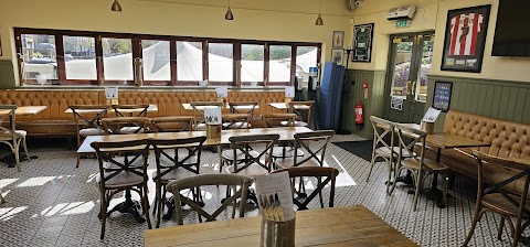 The Globe, Brentford