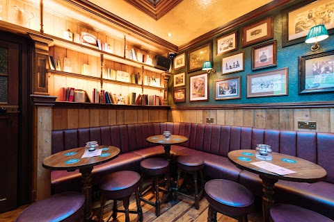 The Crown Pub & Guesthouse