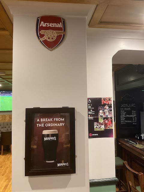 McGlynns Bar (Sports Bar)